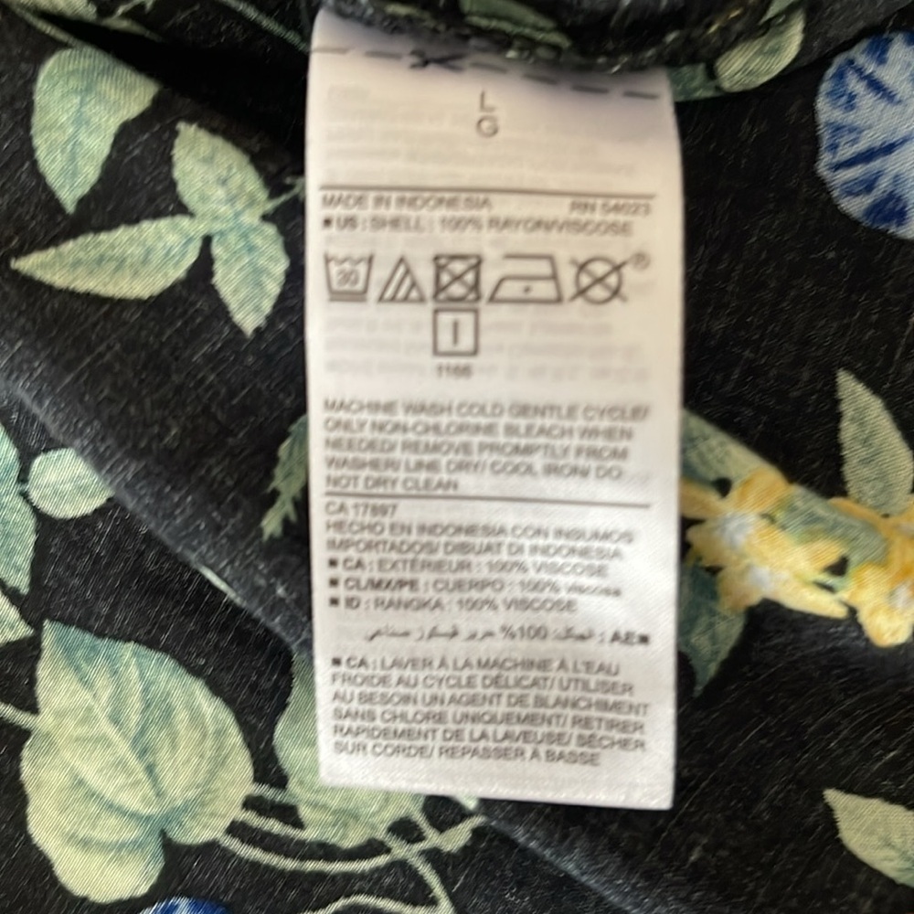 Sleeveless blouse from Old Navy. Size large - Picture 4 of 4
